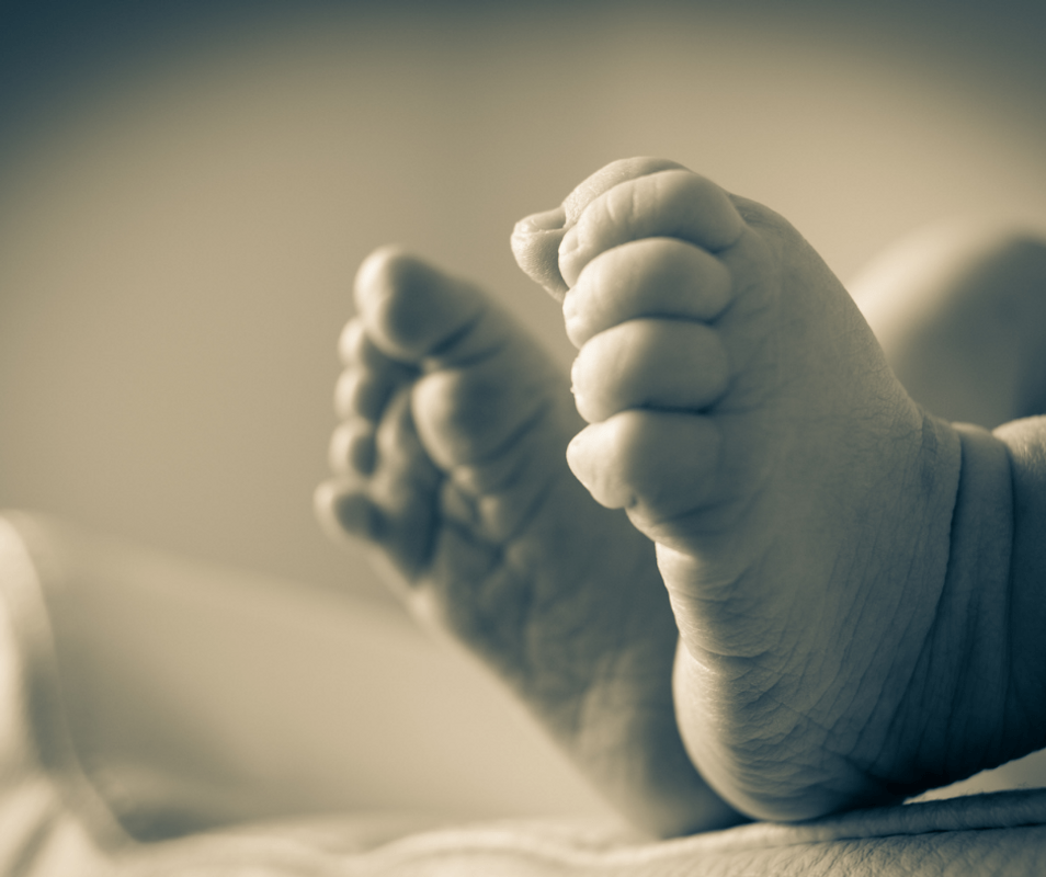 new born baby feet after a natural birth